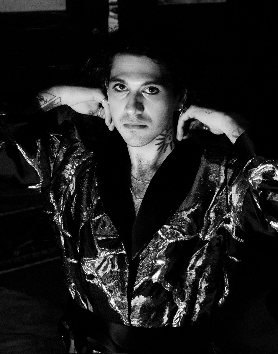 heatonjohnson's tweet photo. I'm in my Queen Era, you're welcome

Smoking Jacket lovingly designed and crafted by the most talented @sheza_razaq https://t.co/aOHZptZCM2