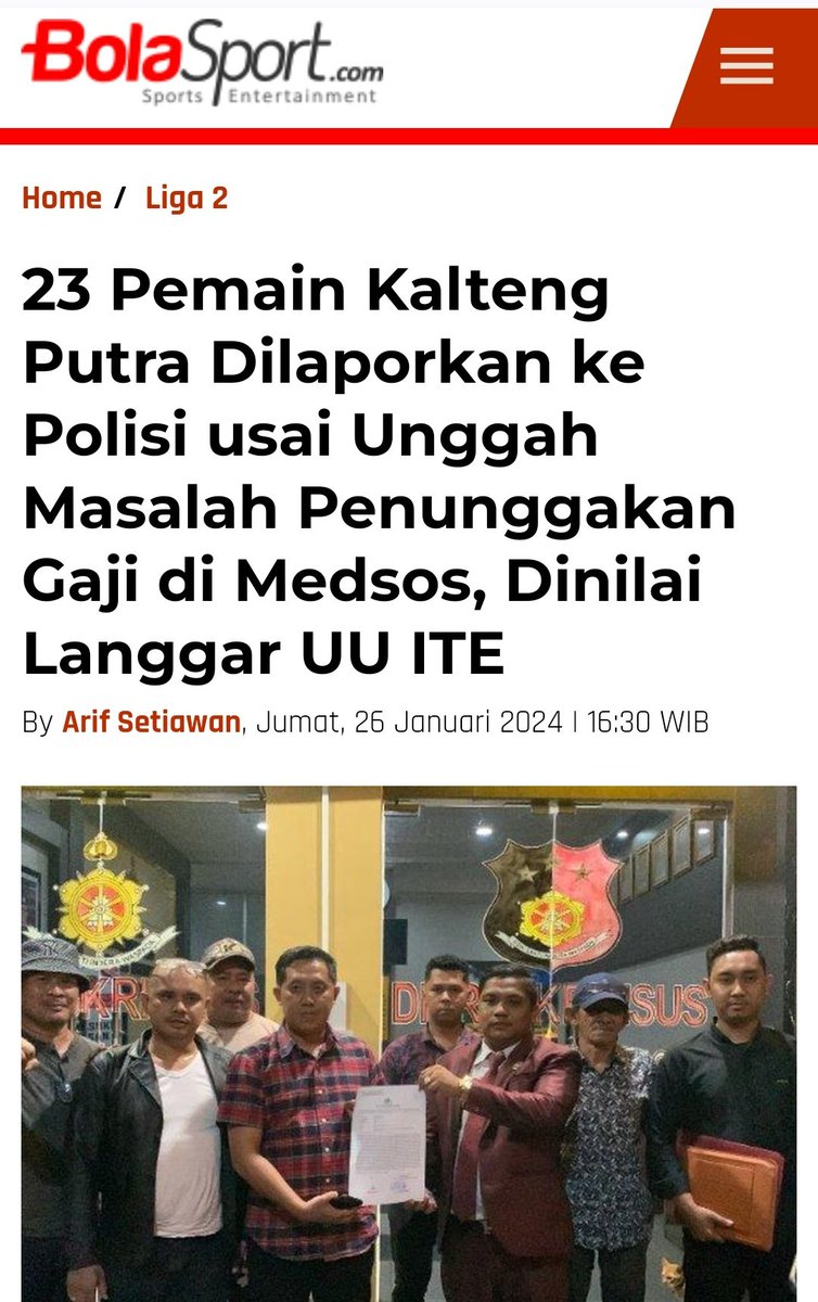 Pemain bola Indonesia selain terancam tunggakan gaji juga terancam penjara.
Gila UU ITE! Orang menuliskan keresahan bahwa gajinya belum dibayar, kok bisa-bisanya dikatakan melanggar UU ITE. 

UU ITE Anjay!!