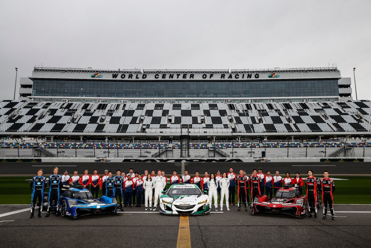 𝗜𝘁 𝘁𝗮𝗸𝗲𝘀 𝗮 𝘃𝗶𝗹𝗹𝗮𝗴𝗲

After countless hours of preparation… tomorrow, for the first time, we 𝐑𝐀𝐂𝐄 𝐚𝐬 𝐇𝐑𝐂

#Acura // #IMSA // #Daytona24