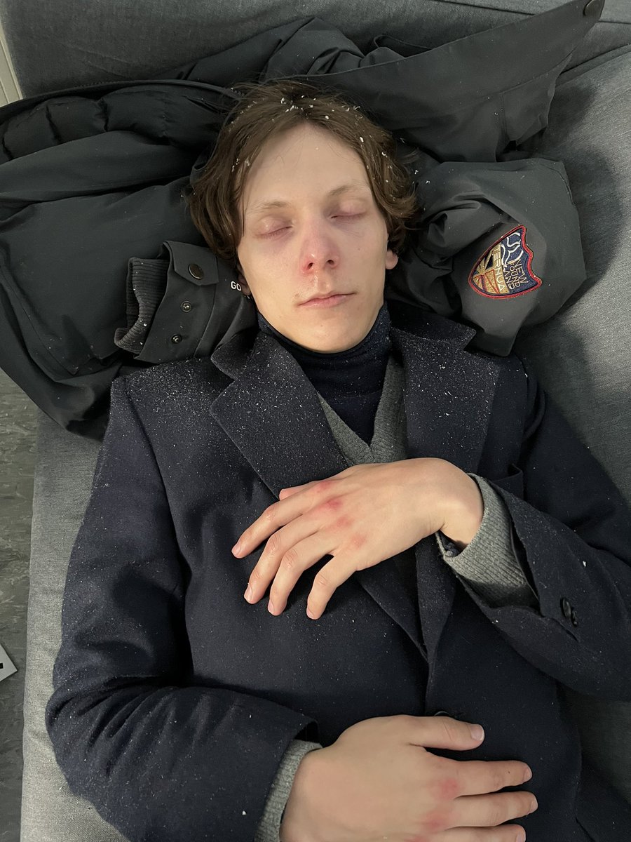 gmnbel's tweet image. me and the girls durmiendo para ignorar q nunca podremos ser pareja de alguno del cast de lsdlnv: