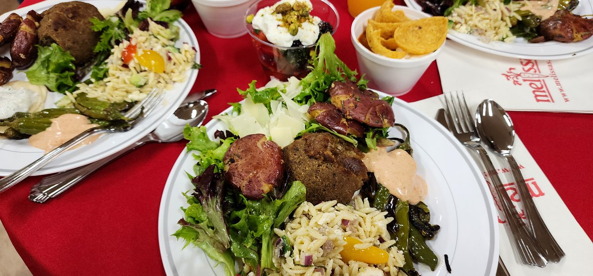 Foodfaye's tweet photo. What a fun presentation &amp; lunch!  Author &amp; blogger Elizabeth Van Lierde of  https://t.co/UBhX5Q5cYQ introduced her beautiful book #everydayentertaining &amp; demonstrated: * Shishito Peppers with “The Sauce”  * The Best BBQ Chicken Nachos So yum!
@MelissasProduce
@whiskingkitchen https://t.co/Pmwhrrt30k