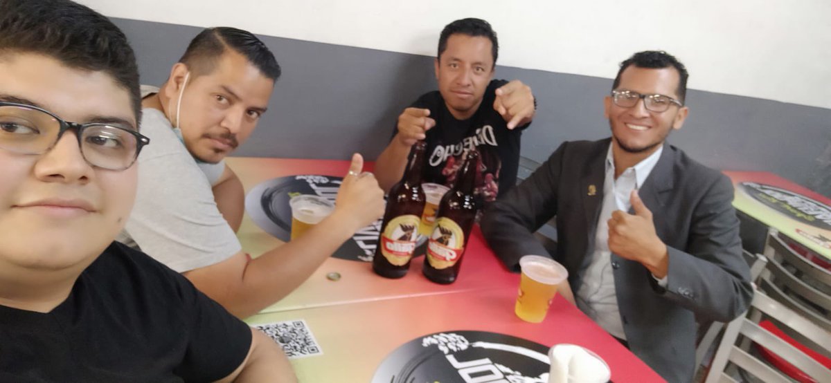 tonylux_'s tweet photo. ¿Alguien me explica cómo en Guatemala se criminalizan a estudiantes como Javier, Sergio, Elissa o el Decano Chang, pero personas tan detestables como el niño del tambor siguen en libertad sin ningún peso de la ley encima?  La #usac es un chiste https://t.co/EX7GQaFFHn