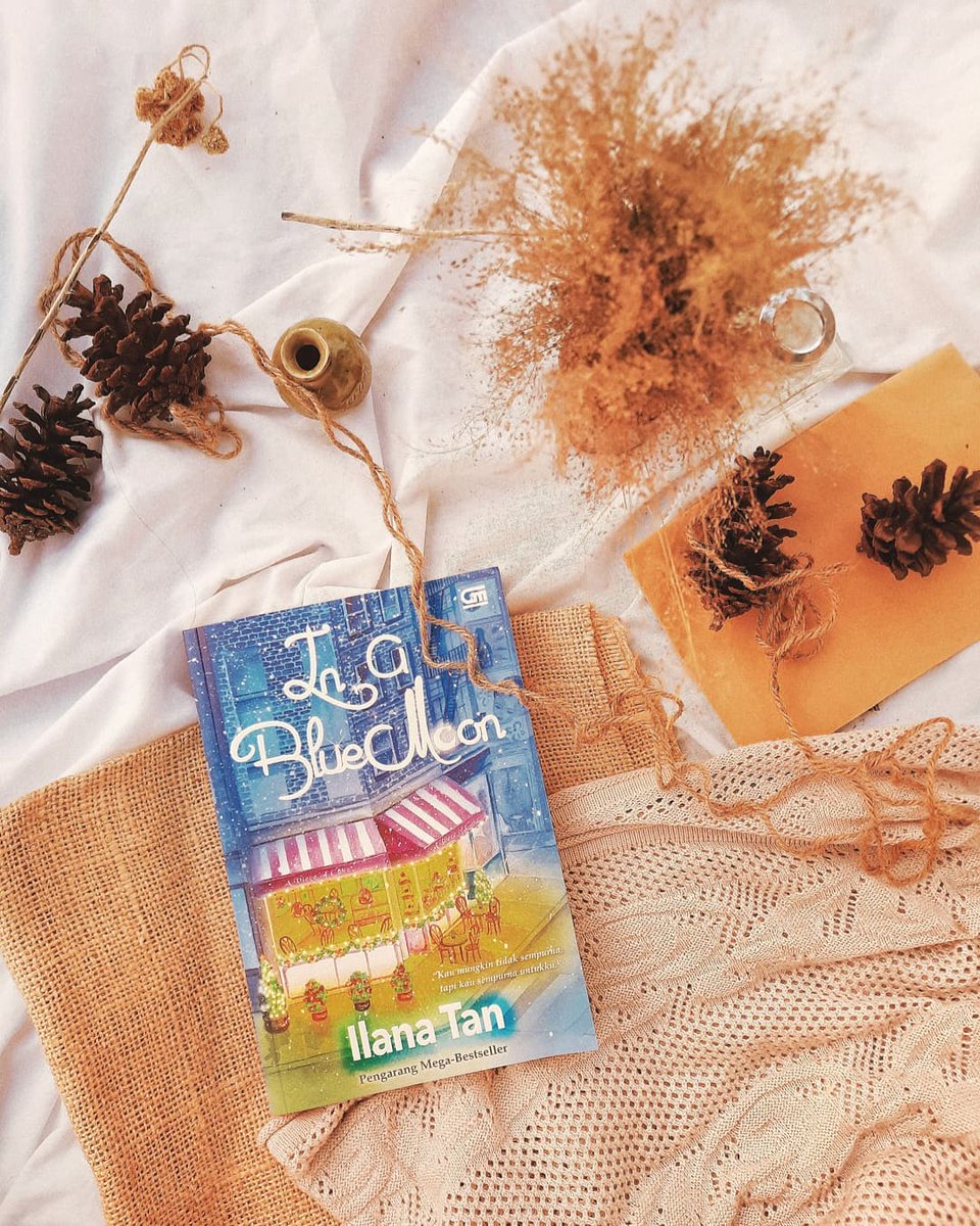 Warlanputra's tweet photo. Resensi dan Sinopsis Novel In a Blue Moon Karya Ilana Tan https://t.co/BJncqJEUYt https://t.co/WVdfFxa3dH
