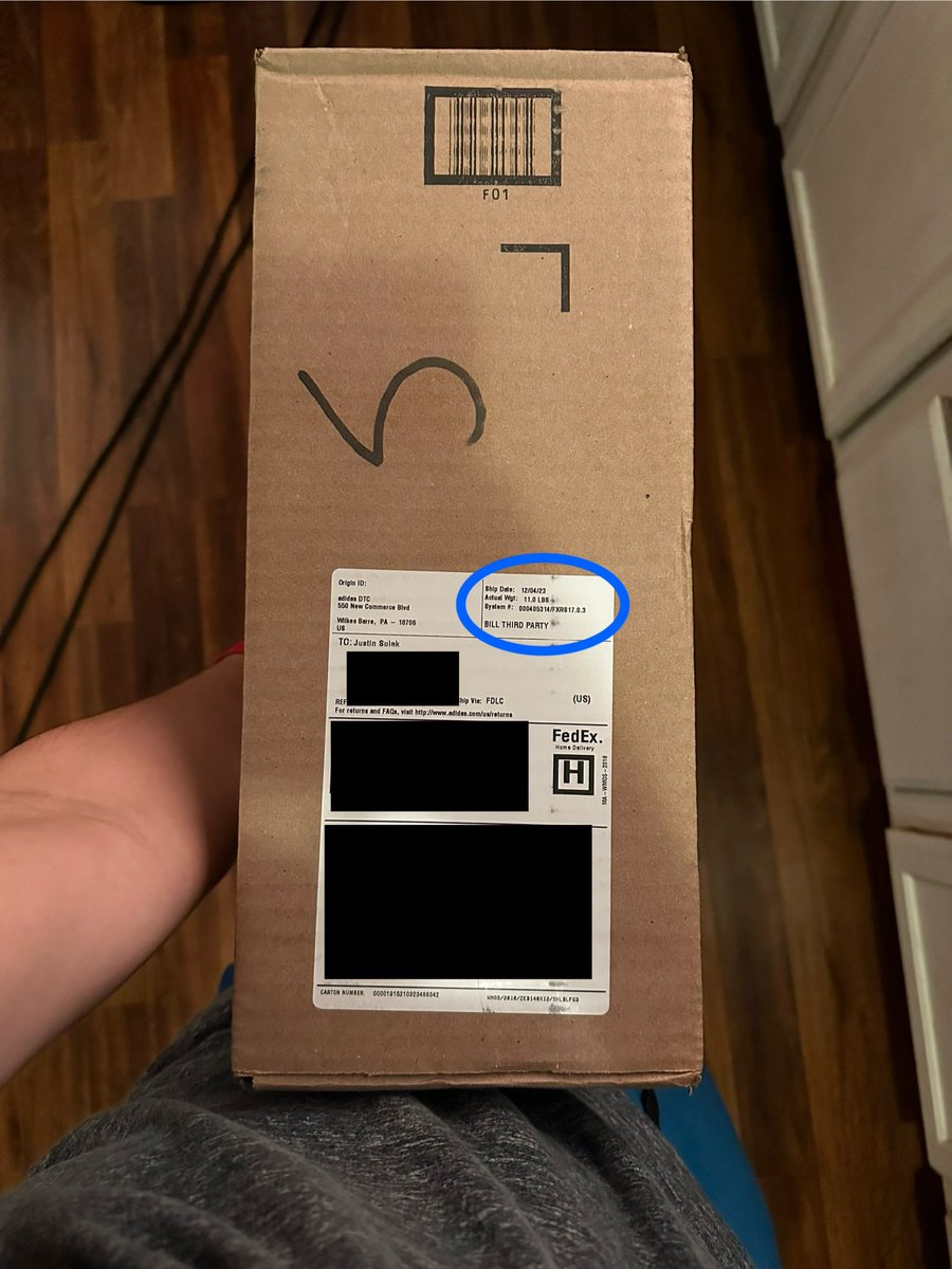 liljay135's tweet photo. @adidasUS @adidas
I purchased 6 shoes from your site and received a single pair. Contacted customer service, and they said there were 6 pairs at the warehouse, and therefore I could not receive a refund for the 5 missing pairs. THIS is the box I received. Note the 11lbs weight https://t.co/FhR2q5kDs3