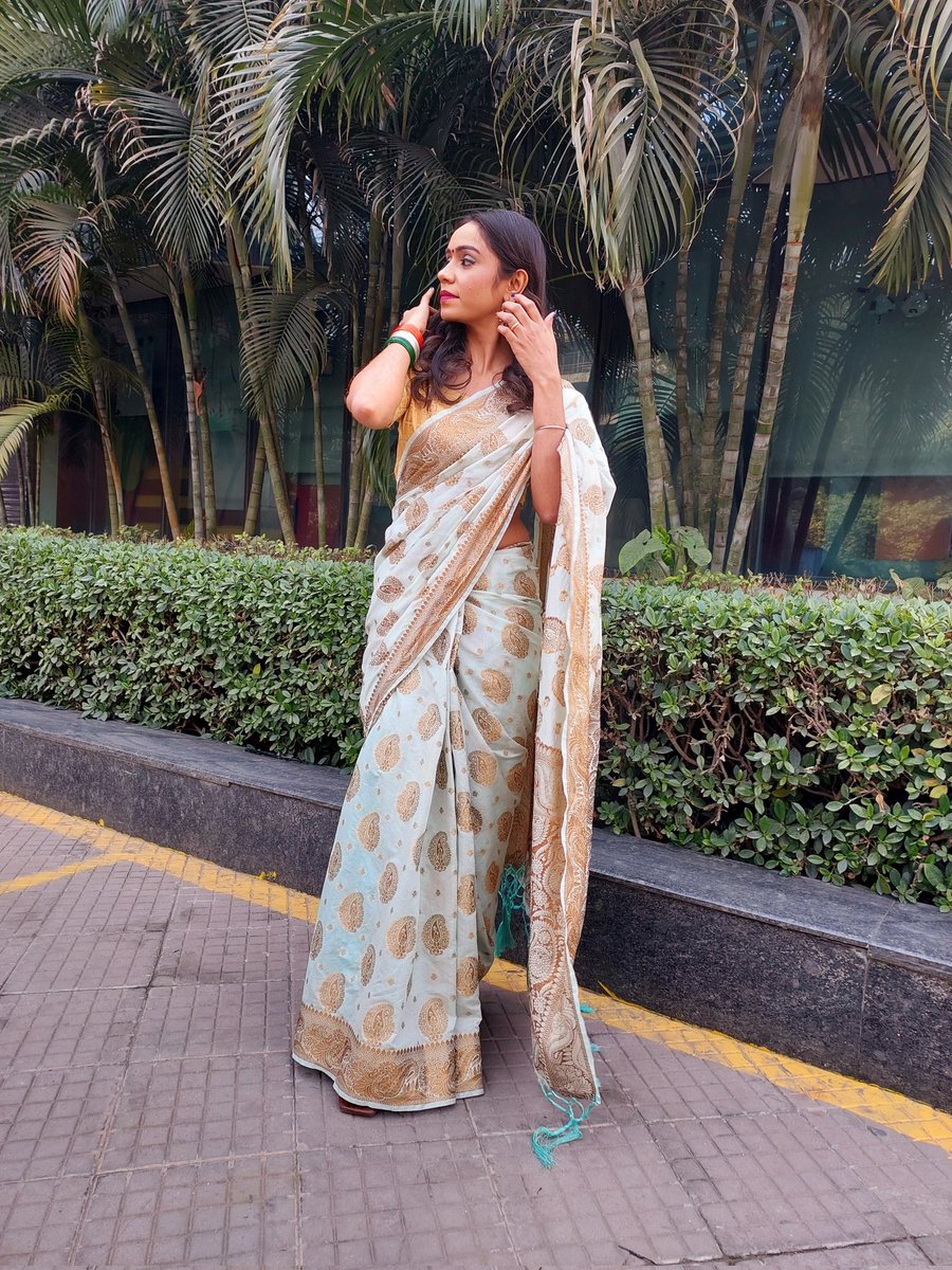 AnchorKomal22's tweet photo. साड़ी मेरा प्यार है ❤️🥻❤️

जय श्री राम 🙏🏻 

#anchorkomalkashish #anchorkomal #anchorkomalgangwar #komalgangwar #saree #sareestyle #love #mine #youinme #Trending https://t.co/srhuWxO0Gr