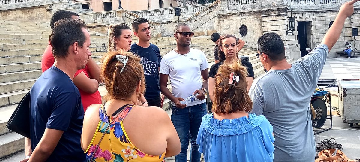 Se ultiman detalles de los aseguramientos para la Marcha de las Antorchas. Mañana como cada año marcharemos #ConElMismoFuego que lo hizo la Generación del Centenario de #MartíVive. <a href="/DiazCanelB/">Miguel Díaz-Canel Bermúdez</a> <a href="/DrRobertoMOjeda/">Dr. Roberto Morales Ojeda</a> <a href="/UJCdeCuba/">UJC de Cuba</a>