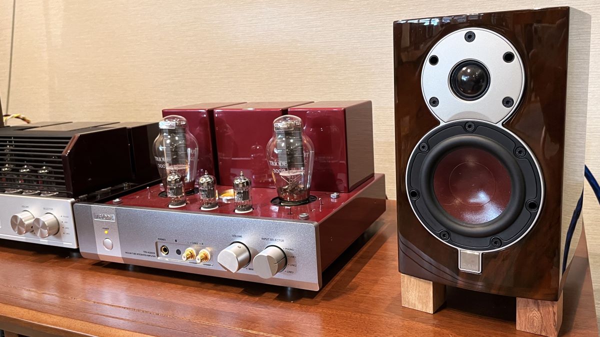 Yokkaichimusen's tweet image. こんにちは！

DALIの「メヌエットSE」にTRIODEの真空管アンプ「TRV-A300SE」を繋いで鳴らしております！
小型スピーカーを300Bで量感たっぷりに鳴らします。
ご試聴は是非店頭で、お待ちしとております。

#DALI #TRIODE #四日市