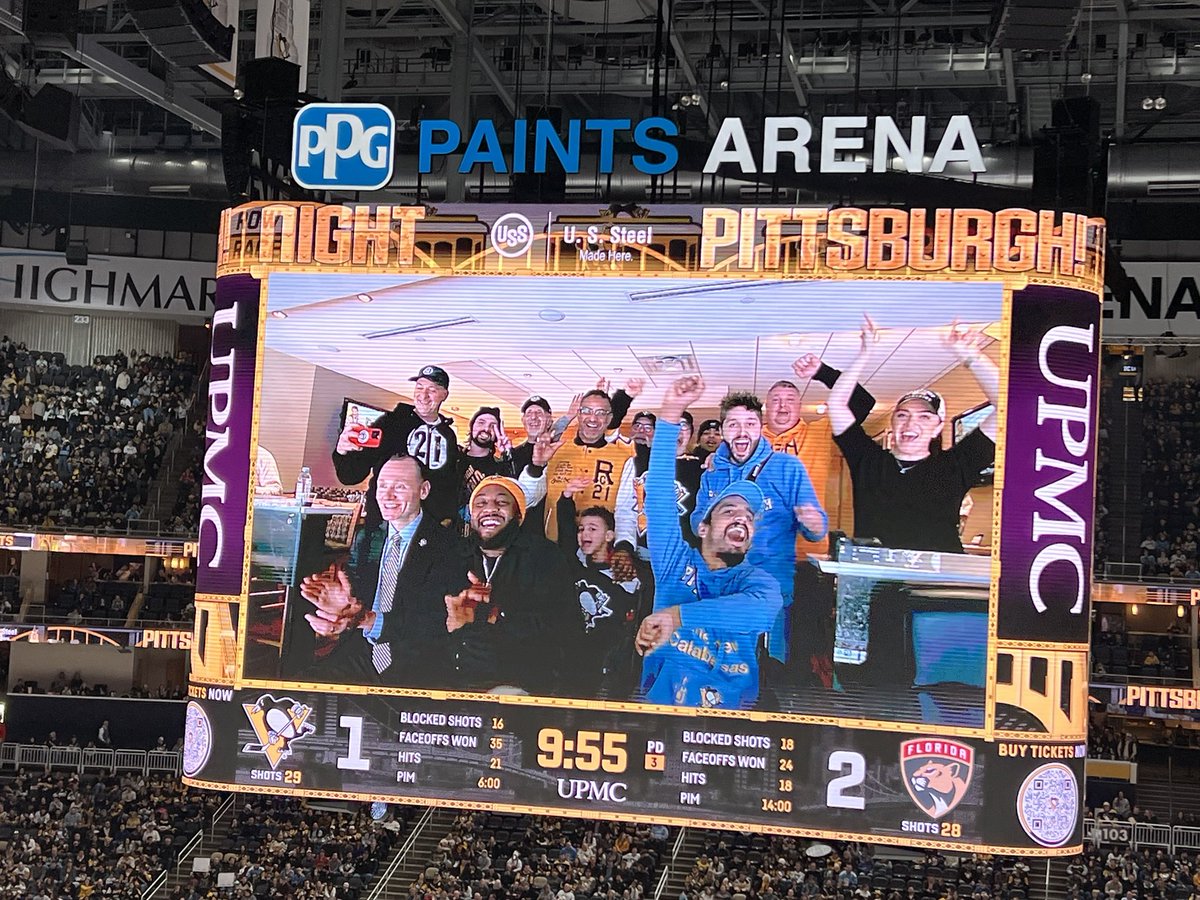 Pittsburgh Night at Pens game with ⁦@kevinacklin⁩ ⁦@LeonFordSpeaks⁩ ⁦@RClementejr21⁩ (& RC3) ⁦@omalley1212⁩ ⁦@donnieiris⁩ ⁦@JoeGrushecky⁩ ⁦@scottblasey⁩ ⁦@ClementeMuseum⁩ & friends.