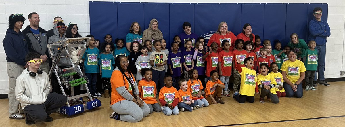 MsCookKC's tweet photo. @RuskinHigh School Robotics team were such great mentors to our #LegoDiscovery League teams today. Shout out to all who had a helping hand in putting this event together. @kateroe3 @DruIowa @sanbornkm @Patriciappt1 https://t.co/26rgtfdM2u