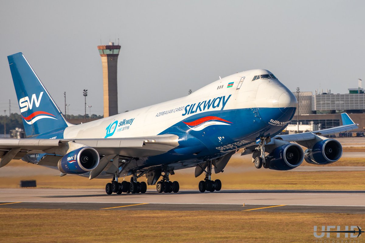 UnitedFlyerHD's tweet photo. Silkway West Airlines B747-400F (4K-SW800) departing Houston IAH 15R.  This 25 year old queen started life with Cargolux in 1998.  

#silkwaywest #silkwaywestairlines #boeing #boeinglovers #boeing747 #b747 #b747400f #4ksw800 #queenoftheskies #freighterfriday #airfreight #avgeek #aviation #houstonspotters #planespotting #planespotter #airliner #airlinersworldwide #canon #canonphotography