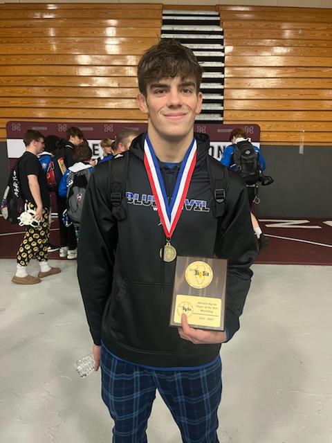 QHSWRESTLING's tweet photo. 2024 Western Big Six Most Valuable Wrestler!! Owen Uppinghouse. #QWB https://t.co/xdKoa4vKxR