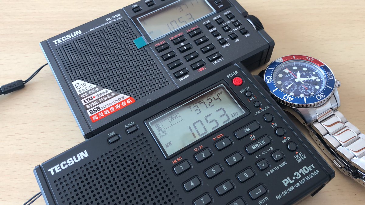 JI2MLI's tweet photo. 中波ローカル局の受信では感度に大差無し。スピーカーからはいつものアナウンサーのユルいトークが…。TKG?
#たまごかけごはん
#スポ音
#PL310ET #PL330 https://t.co/9Tloe3URzm