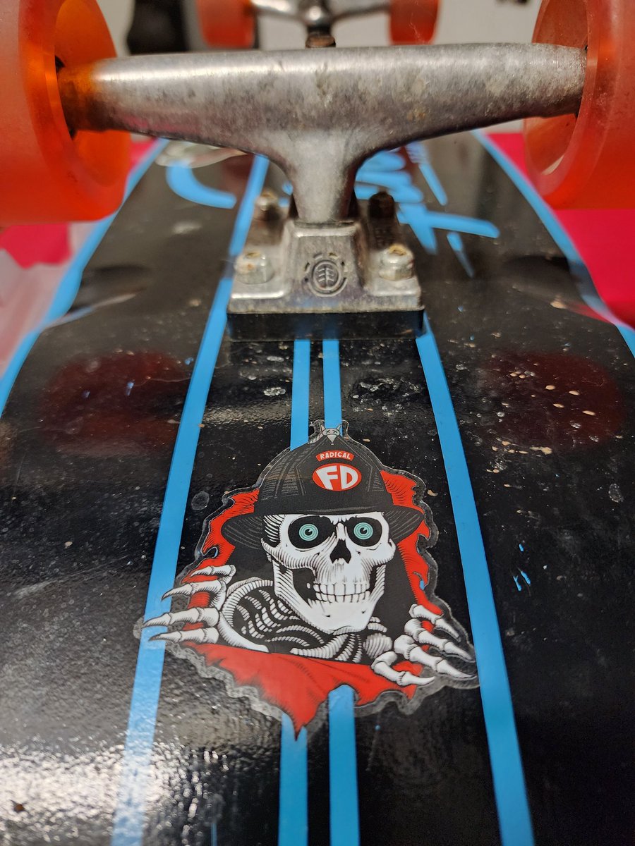 RadicalFD's tweet image. Clear, glossy rippers are here. Click the link in my bio and grab yours!!!

#firelife #firefighter #firerescue #fireservice #firehelmet #stickers #slaps