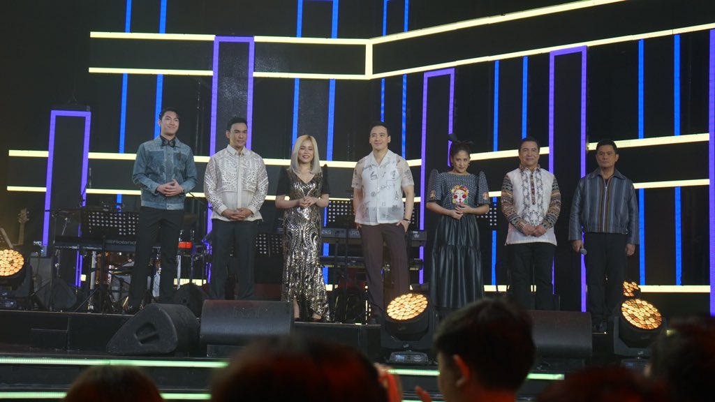 gtvphilippines's tweet photo. Say hello to our #TawagNgTanghalan Hurados!!! 👋🤩

#ShowtimeTNT7AngHulingTapatan
For more #ItsShowtime content, visit: 
https://t.co/xFAsJAJvyr https://t.co/Pb1OkAhoEf