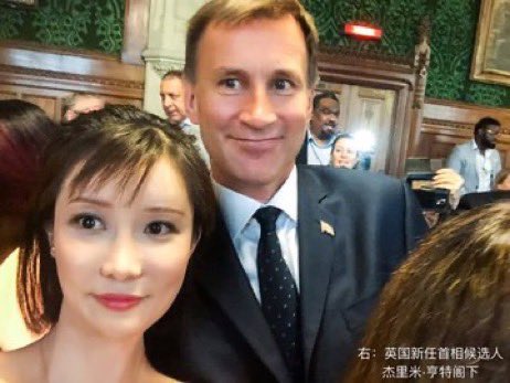 wenbei2022's tweet photo. 寿星公🇨🇳张宁🇨🇳意识不到她把英国🇬🇧疫苗推动者杰里米.亨特引出来了，这个现任英国财政大臣是英国人极讨厌的，特别是他在2024年达沃斯论坛的推动疫苗接种言论……现在英国王室相继住院，平民超高的死亡率都联系在一起了，这才是这次反CCP火爆的最终动因，张宁你死也要死个明白，安息吧‼️ https://t.co/34fcgaMGOA
