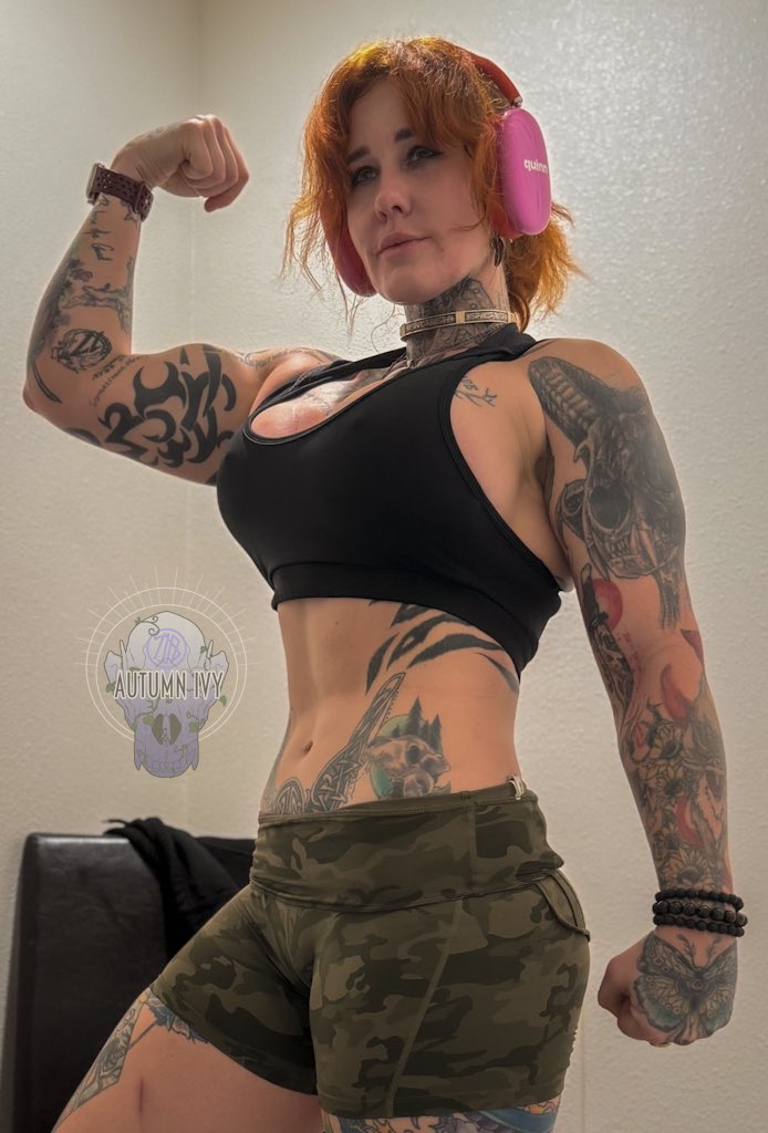 xXAutumnIvyXx's tweet photo. Girls just want one thing and it’s to stalk through the forest on a full moon unbothered by trash takes from those that wouldn’t consider that people have different health and fitness goals in life. 

I want arms that rend flesh into ribbons in one stroke. You want a thin filet. https://t.co/fhf8XpBrK5