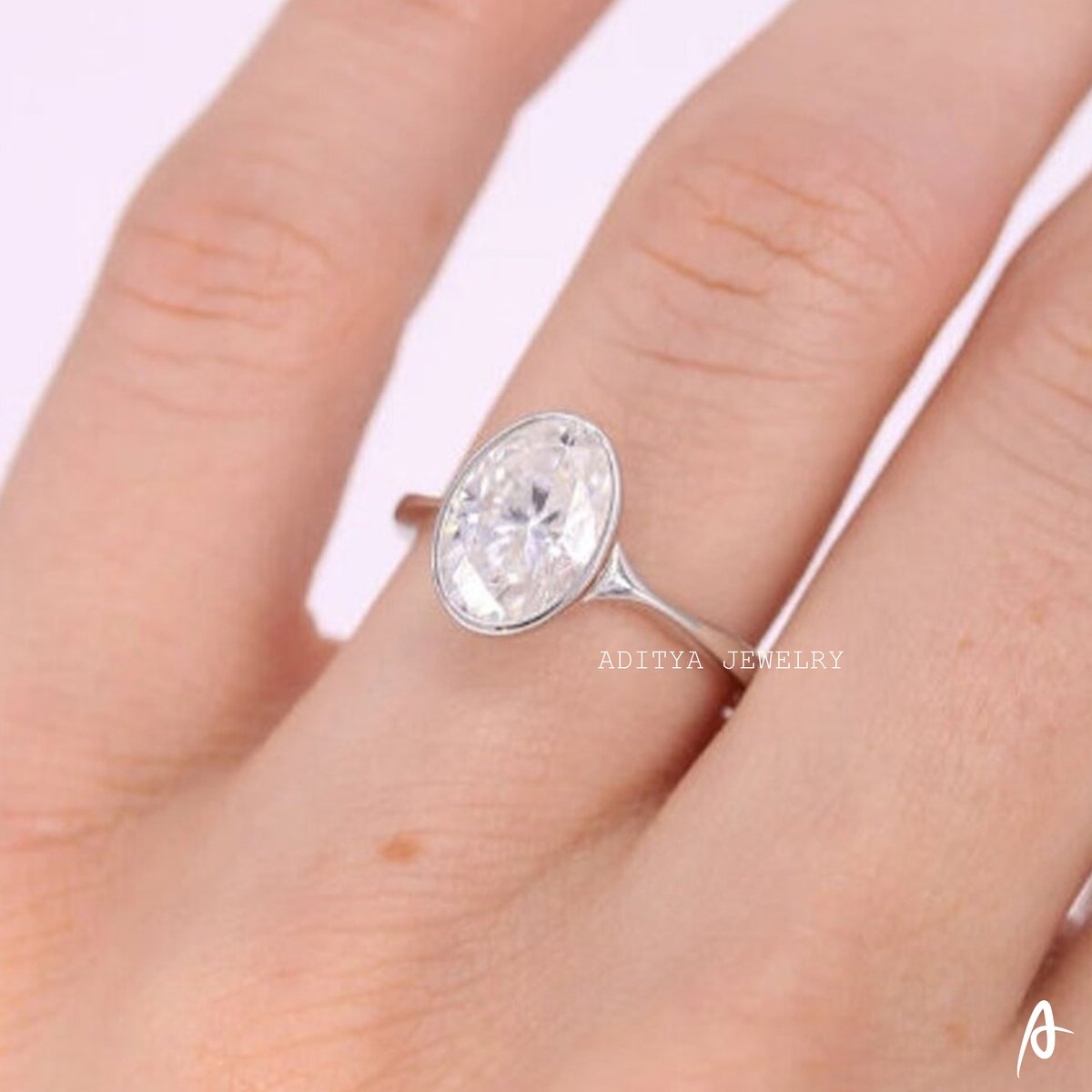 AdityaJewelry's tweet image. #ovalcutring
#bezelsetring
#vintagestylering
#solitairering
#onediamondring
#moissanitering
#antiquering

Buy Product In This Link:
etsy.com/your/shops/Adi…

for see more product follow, like, share.