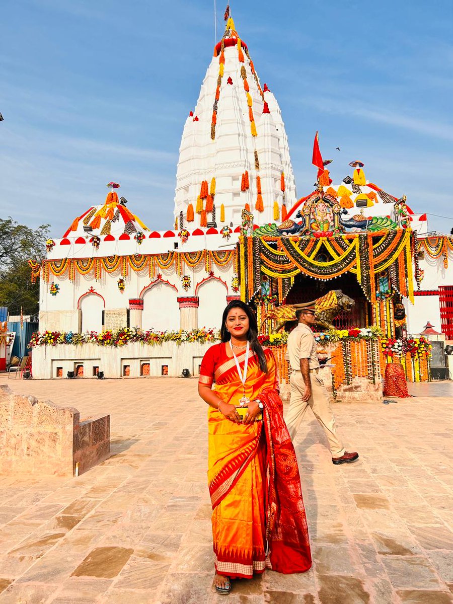 DeeptimayeeC's tweet image. Jai maa samalei 🙏
#samaleiprakalpa
#Sambalpur 
#deeptimayeechand