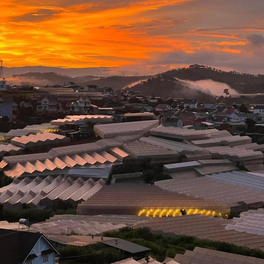 casteddu17's tweet photo. #Sunset in #Dalat, #Vietnam https://t.co/Z7O2CA6jxz