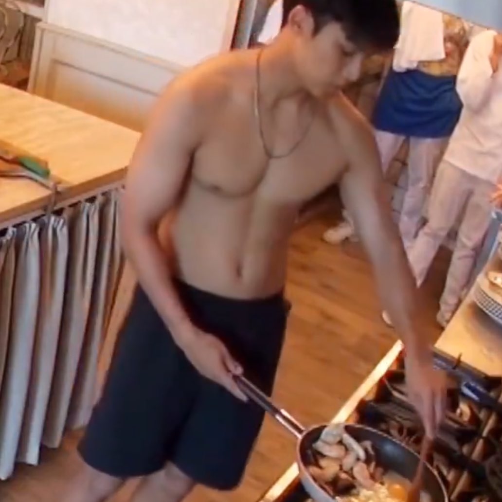 xoclusterdiary's tweet photo. he cooks                          he waits https://t.co/XgFkL3JrTs