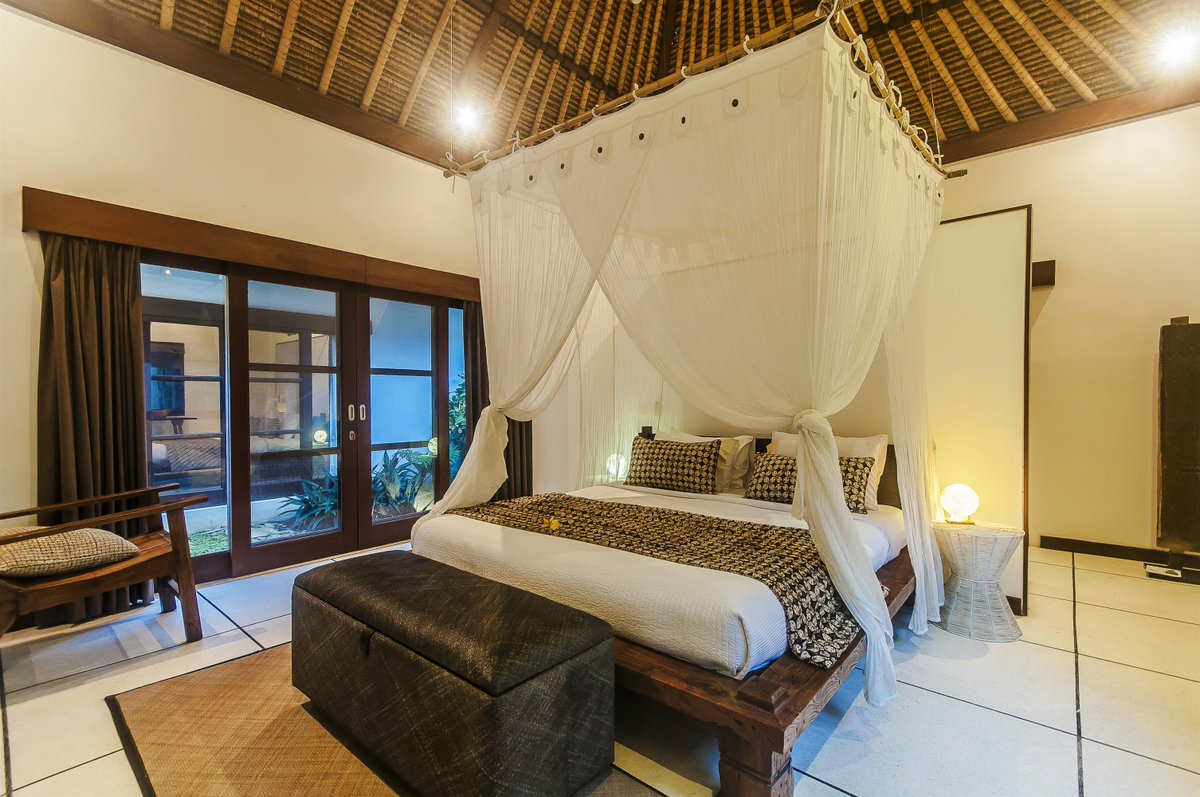 VillaBugis's tweet photo. Your ticket to the Sleepy Wonderland: our king bed at Villa Damai! Prepare for a night of snuggles, giggles, and dreamy escapes...

https://t.co/JnnrXy8Cnw https://t.co/rbX3MImDi1