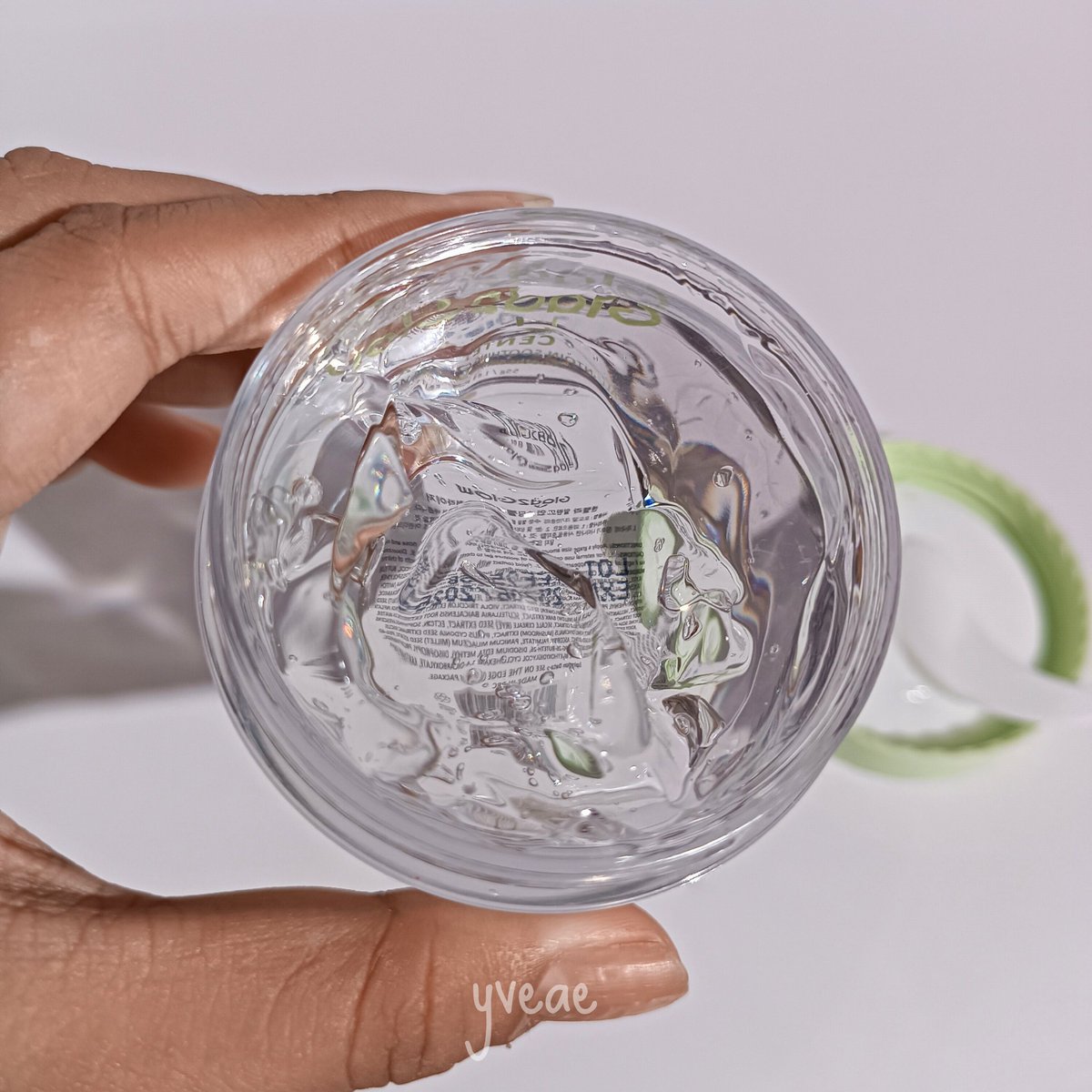 moonieslay's tweet photo. mulai sekarang pake moist ini kalo mau kulitnya bebas dari redness😭👍 agak lebay mungkin ya, tapi moist ini udah kayak hero buat kulit aku🥺

Centella moisturizer never disappointed me🫶🍀

#racuninskincare  #reviewbyokta https://t.co/kgWrSGDBMh