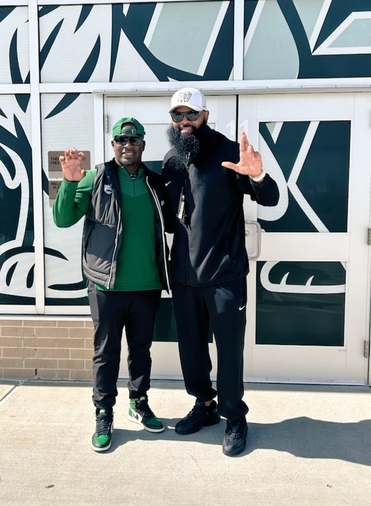 BrianRandle40's tweet image. S/o to @CoachK_Hall of Baylor University @BUFootball for stopping by and recruiting our boys @RandleHS @RandleFootball Congratulations again Coach 👏!!! #unfinishedbusiness #3PT