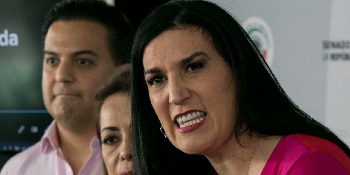 SocialDmocrata_'s tweet photo. Da coraje que Kenia López, lleve muchos años siendo plurinominal, vive del presupuesto público, jamás se ha presentado a las urnas electorales, es un parásito. También sería bueno saber quién está detrás de ella, porque no cualquiera es plurinominal todo el tiempo. https://t.co/y2FTsgi7gH