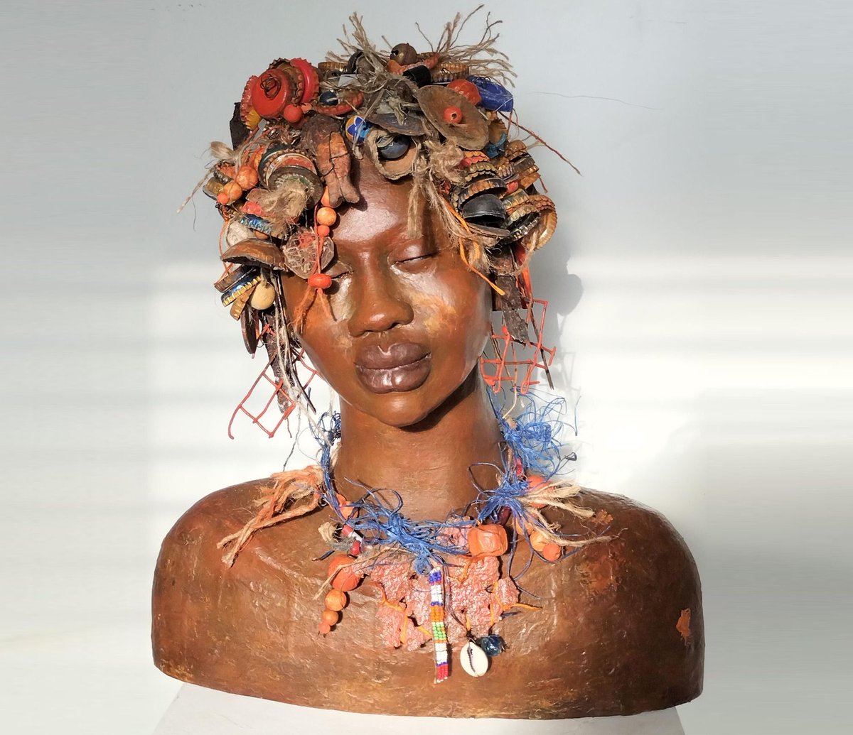 De kunstenaars van Primus “Première Tentoonstelling”🧑🏼‍🎨

We presenteren met trots 16 getalenteerde kunstenaars, elk met hun unieke stijl en expressie. Deze eerste expositie van het jaar omvat een mix van fotografie, schilderkunst en (wand)– sculpturen. 
sillegallery.com/nieuws/primus/