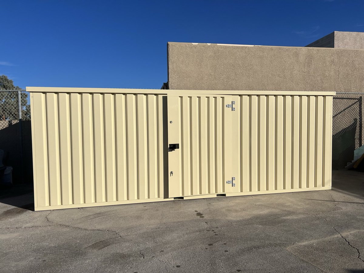 FPContainer's tweet image. Explore our versatile flat pack containers in multiple sizes! 📦 Take a look at our 20’ side entry model, perfect for self storage solutions. #SelfStorage #StorageSolutions #FlatPackContainers