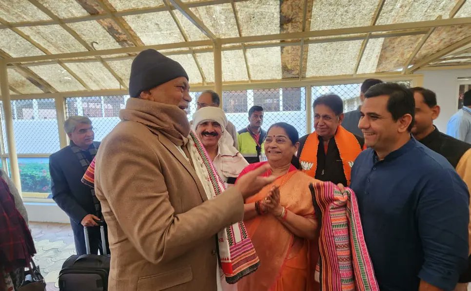 PRupala's tweet photo. કચ્છની ધીંગી ધરા પર સ્થિત કંડલા એરપોર્ટ ખાતે પાર્ટીના આગેવાનો અને કર્મઠ કાર્યકર્તાઓ દ્વારા પ્રાપ્ત થયેલ લાગણીભર્યા સ્વાગત બદલ સૌનો અંત:કરણપૂર્વક આભાર વ્યક્ત કરું છું. https://t.co/cqIVJHCwgB