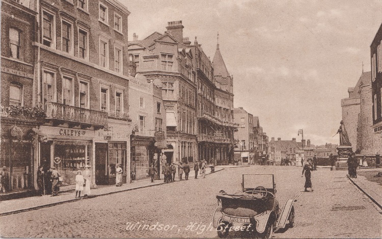 Thanks for the follow, @LetsWindsor – hope you like this postcard of the High Street.