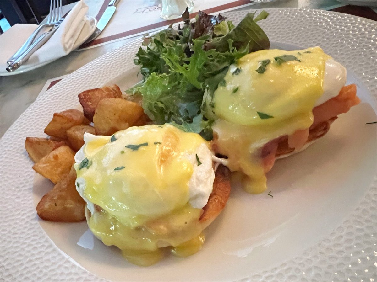 We’re in the mood for a smoked salmon Benedict this weekend — how about you? Bon appetit! 
#mannysbistro #mannysbistrony #eggsbenedict #nyc #nomnom #nomnomnom #brunch #brunchtime #brunching #brunch🍴 #brunchideas #newyork #bonappetit #bonappétit #bonweekend #NewYorkCity #weekend