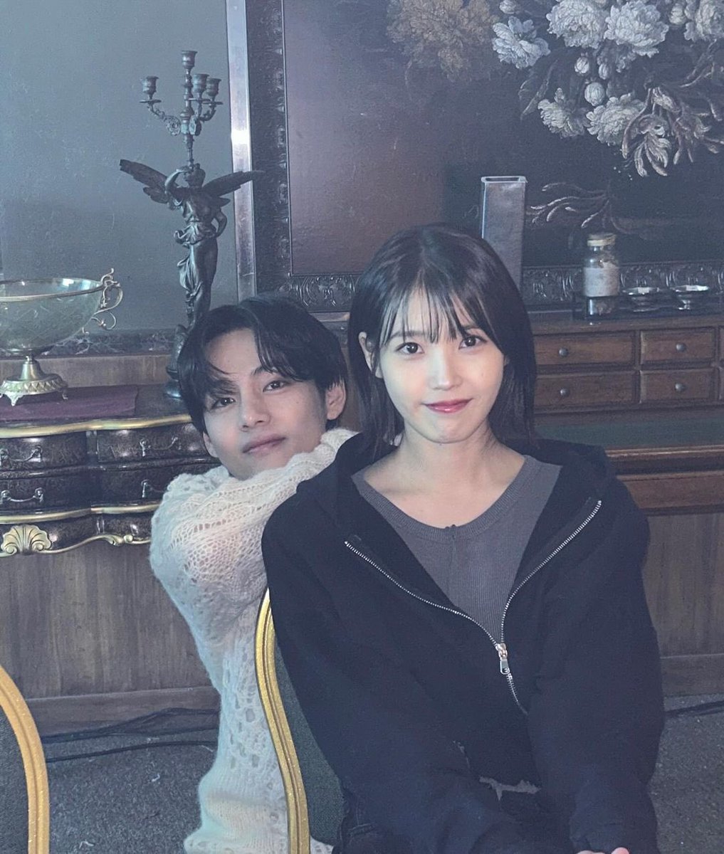 janes___s's tweet photo. รูปเบื้องวีกะไอยูแต่ละรูปคือเกินนนนมากㅠㅠㅠㅠ https://t.co/Kybf26LM9K