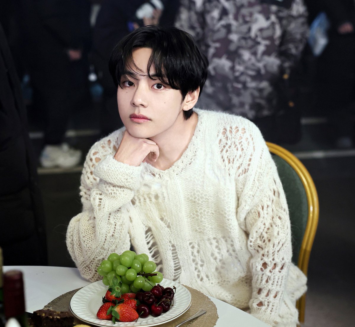 arancha_13B09A's tweet image. HE LOOKS SO HANDSOME 😍 💗