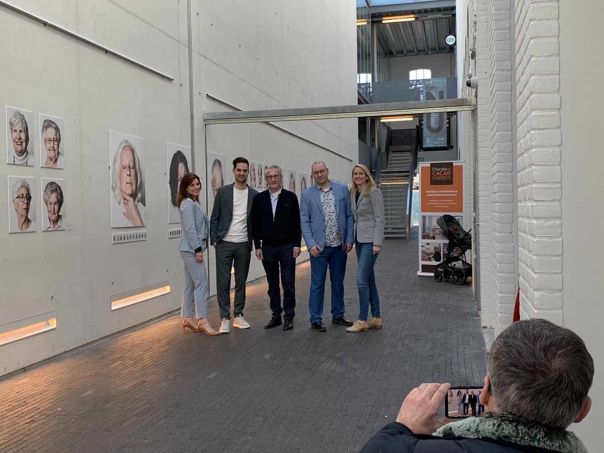 Tijd voor nieuwe foto’s van de fractie!📸

#D66Helmond