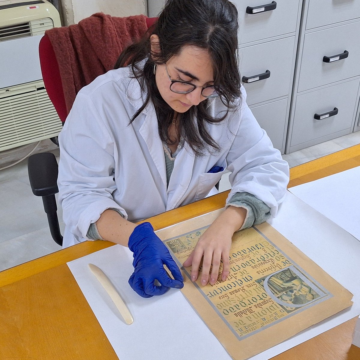 DÍA INTERNACIONAL DEL CONSERVADOR Y RESTAURADOR
Como cada #27deenero, celebramos el #díainternacionaldelconservadoryrestaurador, 
establecido en el XVIII Congreso Internacional de #ConservaciónyRestauración de #BienesCulturales (Granada, 9 - 11 de noviembre de 2011).
(1/6)