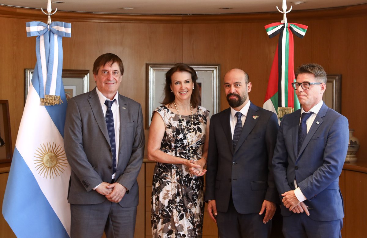 🇦🇷🇦🇪Junto al presidente del CONICET, Daniel Salamone ,Embajador de UAE , S.E. Saeed Abdullah Alqemzi
<a href="/UAEEmbassyBA/">UAE Embassy - Buenos Aires</a>, presentamos a <a href="/DianaMondino/">Diana Mondino</a> en
@CancilleriaARG,el proyecto para el desarrollo de un Consorcio Tecnologico de Cooperacion Internacional👉shorturl.at/esET7