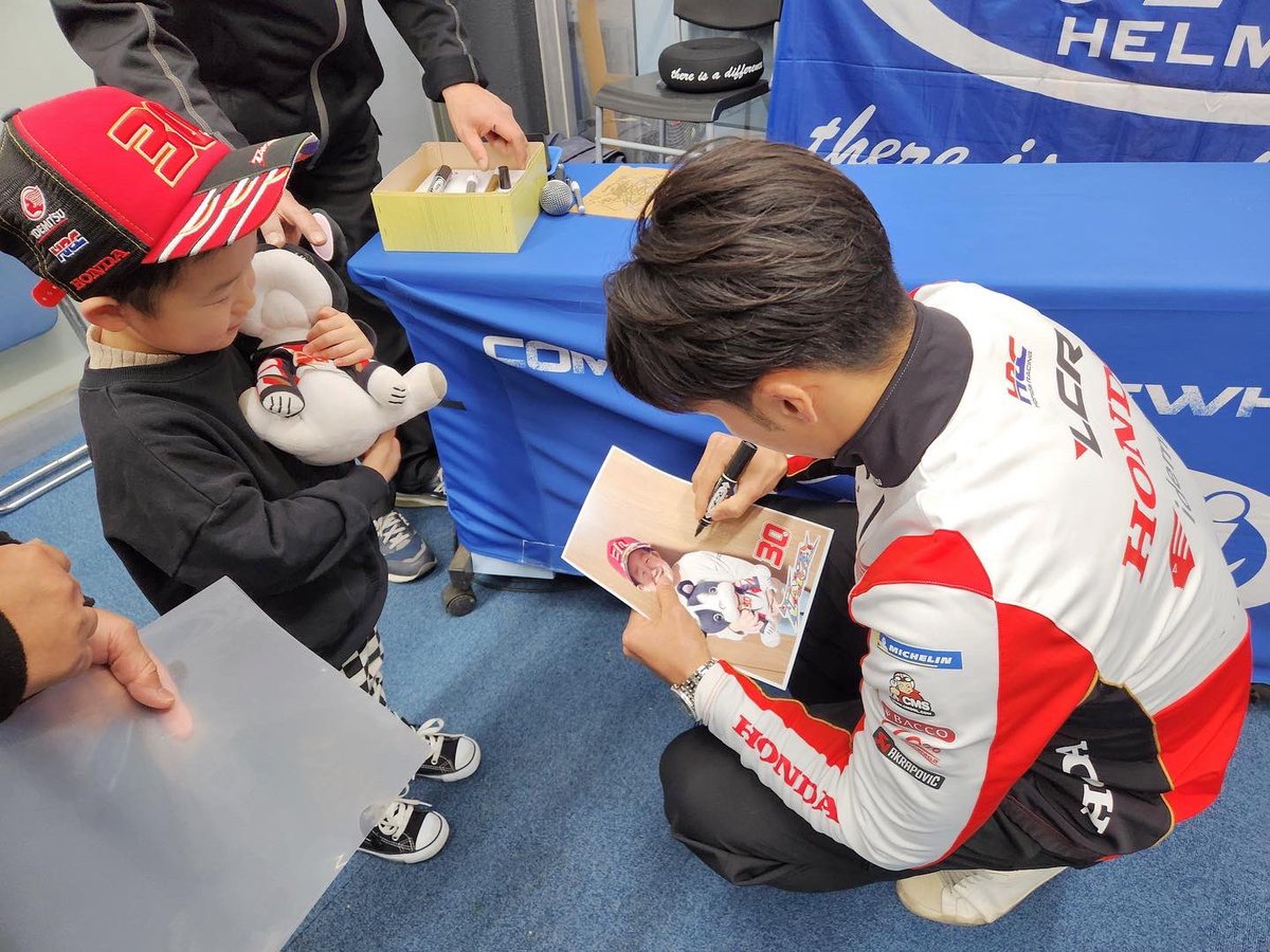 takanakagami30's tweet photo. たくさんの方に来ていただきました！
待ち時間も長くなってしまいましたが、シーズンイン直前に皆さんと触れ合うことが出来たこと嬉しく思います😊
皆さん来てくれて本当にありがとうございました🤲🏼
スタッフの皆さんもお疲れ様でした！
ありがとうございました🎉
@araihelmetjapan 
#アライヘルメット https://t.co/X19f6PyzbP