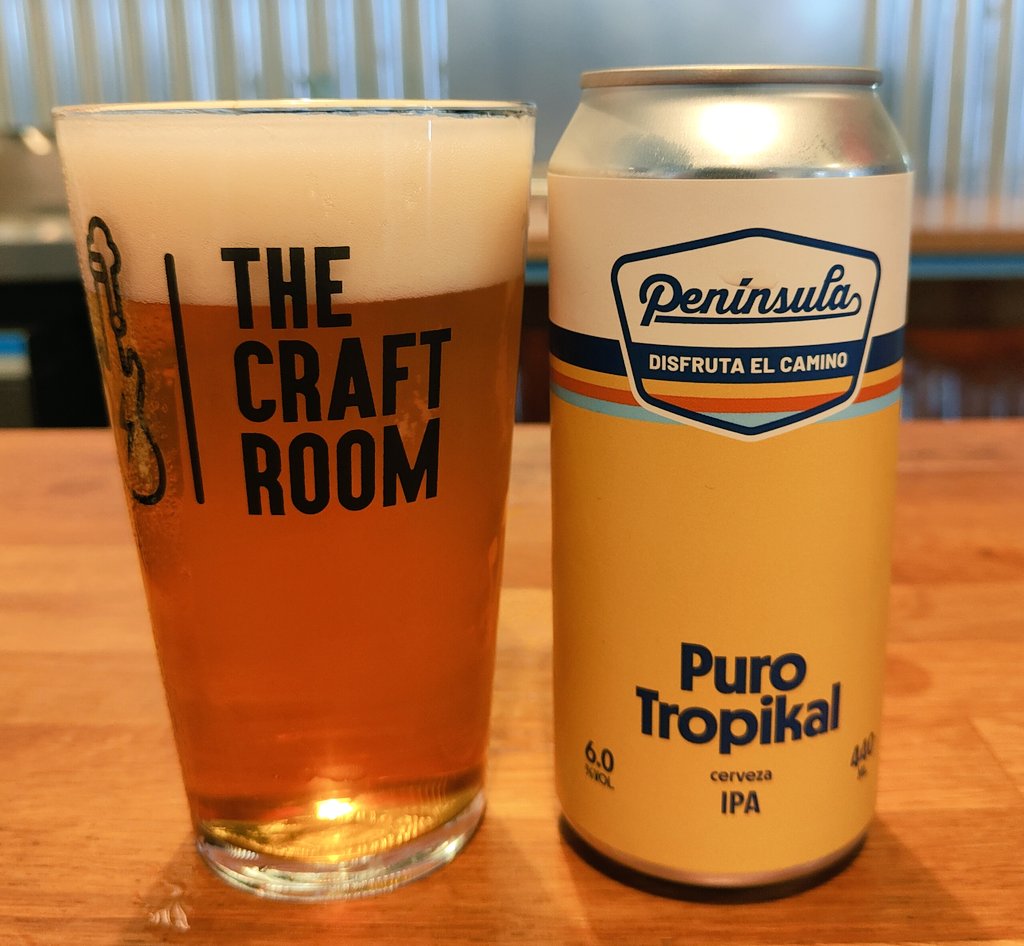 HodeiMaiza's tweet photo. Desde Madrid probamos en #catadecervezas la #PenínsulaPuroTropikal, una IPA de 6°, color ambarino, con espuma cremosa, olores tropicales y sabores a maracuyá y mango entre otros, gracias a los lúpulos Citra, Sabro, Magnum, Mosaic y HBC630 y un toque amargo final. Rica https://t.co/Mw3MLR16s8