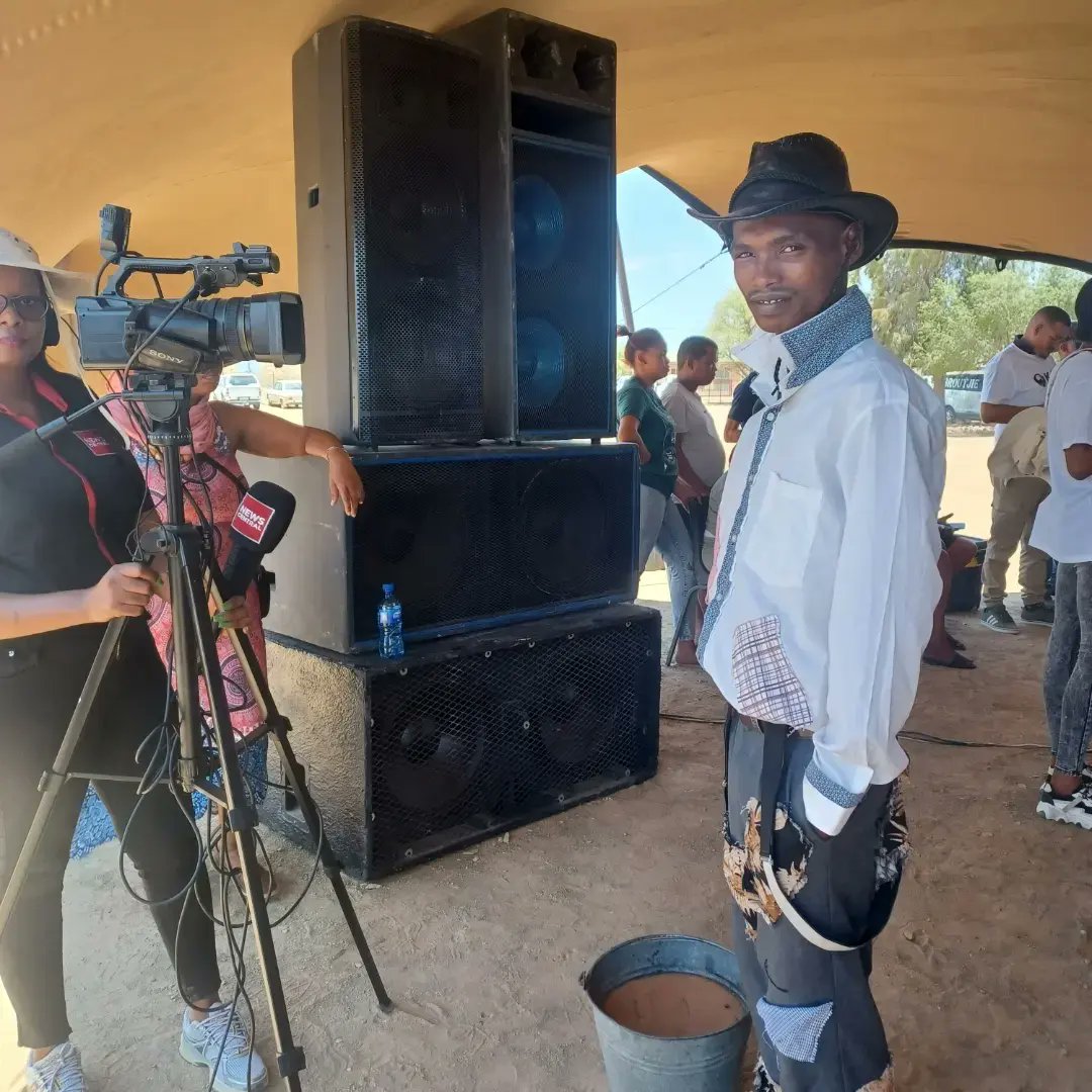 KAHF2024's tweet photo. Images taken from the final day of the 3rd Annual Kalahari Arts &amp; Heritage Festival in Philandersbron.

It has been an amazing four days, made up of workshops, exhibitions, rehearsals and community outreach programs in the Kalahari, Northern Cape. https://t.co/5xLg8Q7689