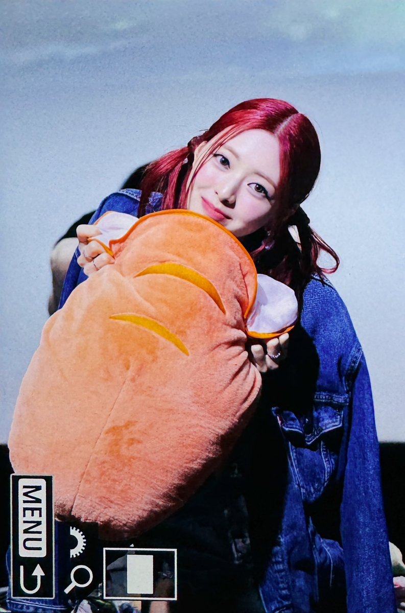 snowyscenes's tweet photo. 240127 팬사인회 프리뷰
당근 안에 토끼 있어요 ₍ᐢ•༝•ᐢ₎🥕🐰

#있지 #유나 #신유나 #ITZY #YUNA 
@ITZYofficial https://t.co/2S2w1qz65r
