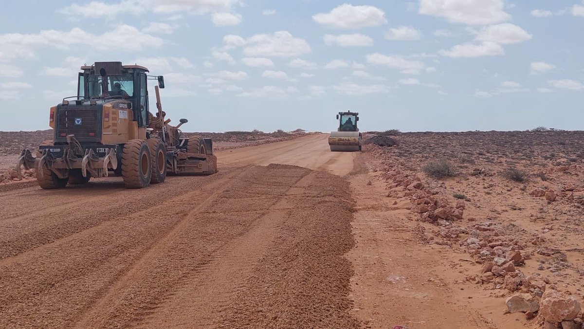 ttnconstruction's tweet photo. #garowe #somalia #road #bridge #ttnstaff #Puntland #work https://t.co/MYZ1uTMtnJ