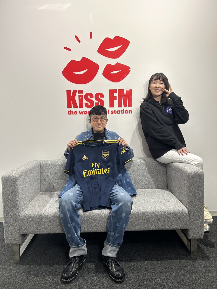 毎週土曜日深夜24:15～放送中📻
#KissFMKOBE #10blocks
👓オウサム・グラスィズ 10minutes sponsored by MJC 

MCスミチェル（<a href="/MCshumichel/">shumichel</a>）
#おりいかえで(<a href="/orikaede/">おりいかえで@宇宙女(うちゅじょ)</a>)

すみちぇるが愛する #アーセナル を語ります
#サッカー好きな人と繋がりたい 
メッセージお待ちしてます
kiss-fm.co.jp/requestmessage…