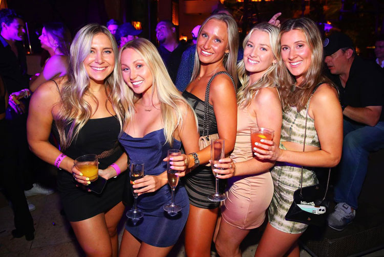 FEATUREDSTUFF_'s tweet photo. XS Upscale Nightclub Ready For Super Bowl 58 - Las Vegas, NV https://t.co/9I2eEr7pJQ 
#nightlife #lukadoncic #devinbooker #nfl #vegas #XS #WWE2K24 #vacation #s24ultra https://t.co/MxmmXyJpg4