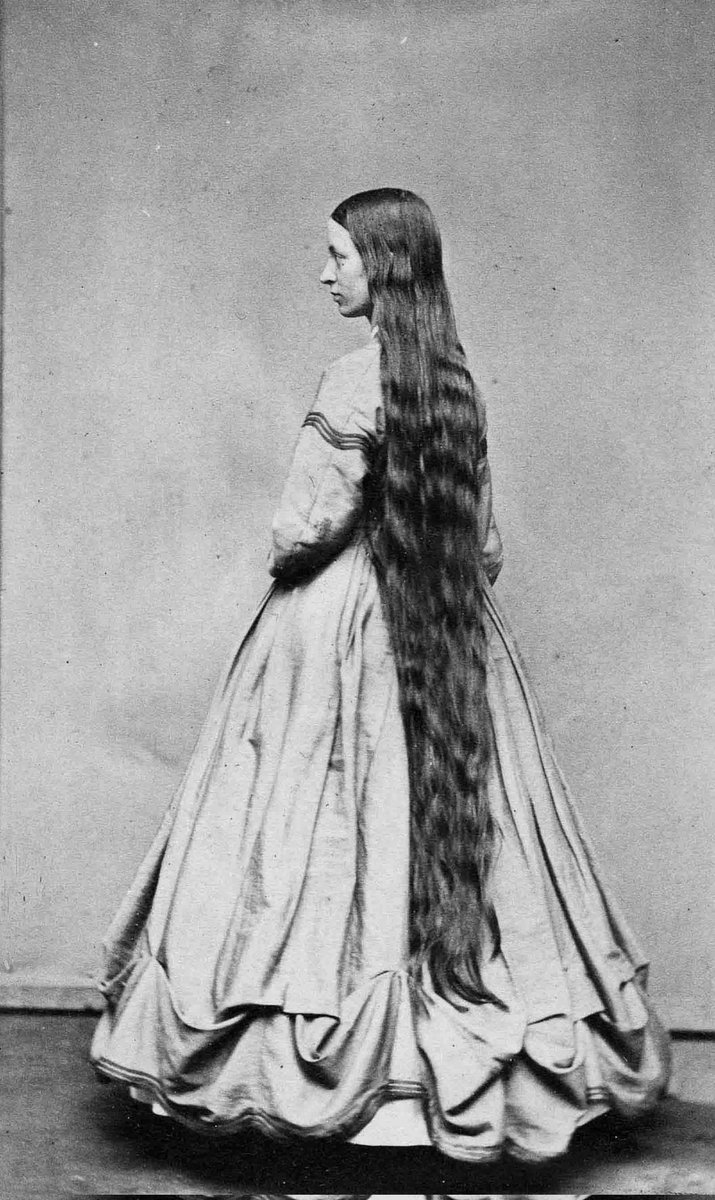 Towards the end of the 1800s , a lot of Victorian women used to grow their hair out.
Here are some photos 👉

#haircare #hairstyle #longhair #victorianwomen #britishhistory #Oldphoto #backintime #WomensArt #WomenEmpowerment