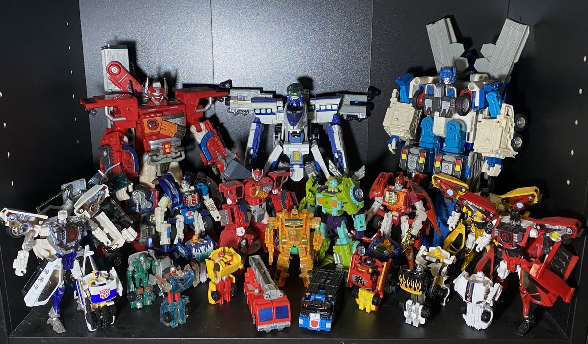 I’m really happy how my CarRobots display has turned out. I’m just missing a few for the Bots and it’ll be complete. Now idk where I’ll fit the modern updates but that’s a problem for later
#Transformers #Maccadam #fypシ