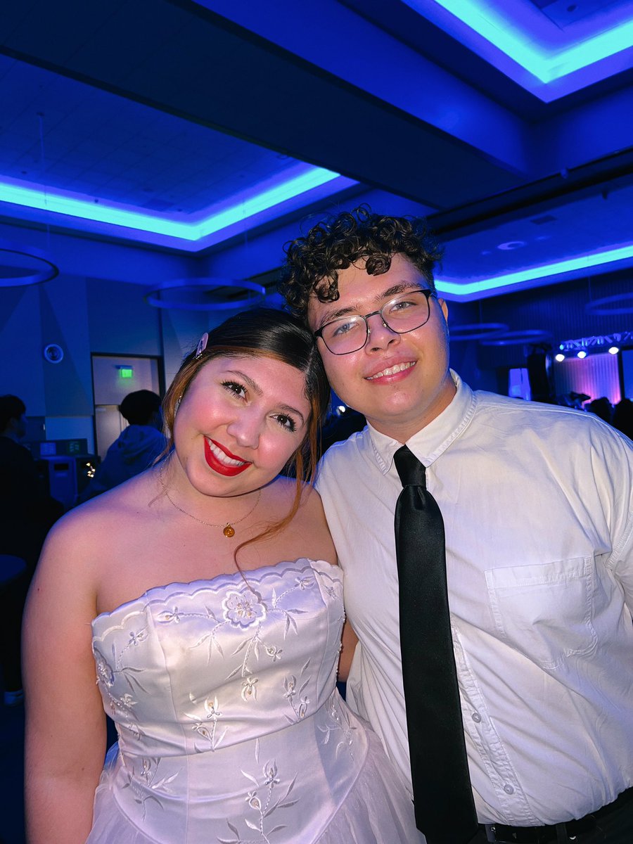 CSUMB's tweet image. #CSUMB’s Winter Formal Ball was an absolute blast! Our #OtterRaft brought the groove with timeless throwbacks and sizzling dance moves, setting the dance floor on fire.

#WelcomeBackWeek isn't over yet — get ready for a weekend filled with events: 

👉 csumb.edu/traditions/wel…