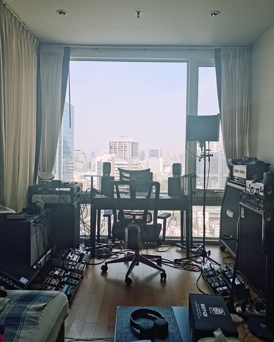 Harmonic_Dist's tweet photo. จัด work space ใหม่ wiring สายใหม่ ทำความสะอาด จัดอุปกรณ์แทนที่พังไป analog ปน digital

ของคิดว่าพร้อมเหลือคน... #HarmonicDistortion #studio #recording #homestudio https://t.co/dfFReIitJ0