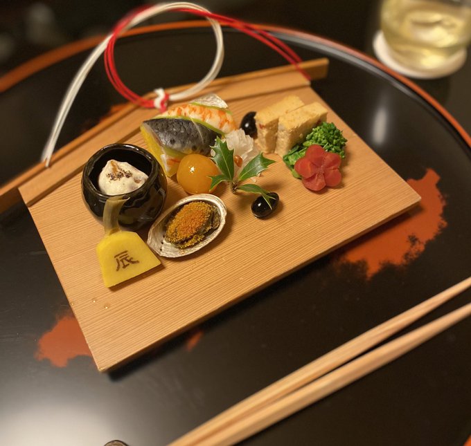 赤坂にある菊乃井さんでご飯食べて来たよ🤭 個室は初めてて、ゆっくりお話しできて居心地良かったです❤️ https://t.co/C7tNNoIqZK<a href="/tag/%E5%B7%9D%E4%B8%8A%E3%82%86%E3%81%86"class="tags"><span>#川上ゆう</span></a><a href="/tag/%E3%82%B4%E3%83%BC%E3%83%AB%E3%83%87%E3%83%B3%E8%A1%97"class="tags"><span>#ゴールデン街</span></a><a href="/tag/nakamurasakaten"class="tags"><span>#nakamurasakaten</span></a>